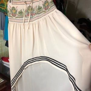 Flows as you walk Skirt, hugs the waist, flows out